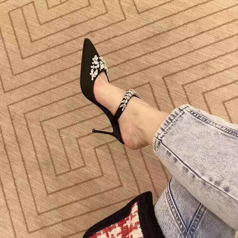 EMBALISHED LUXARY HEEL