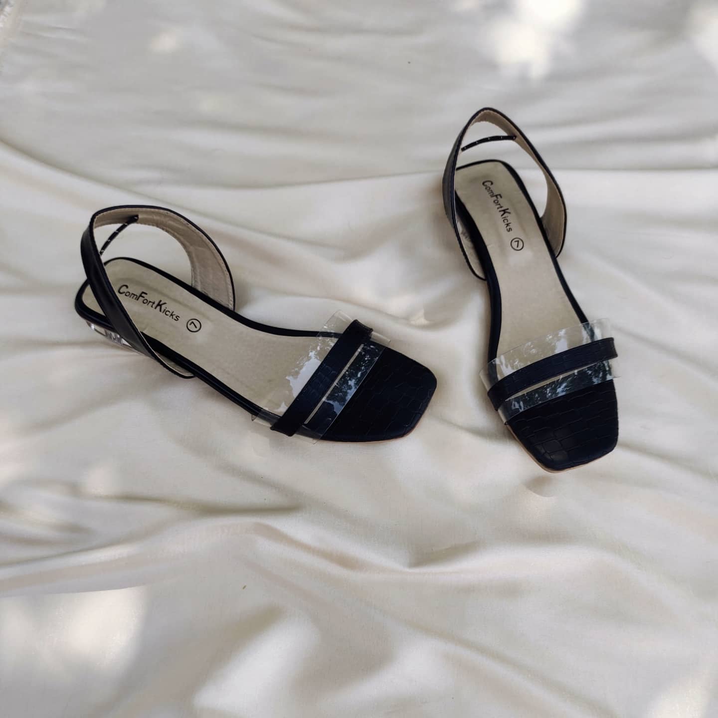 TRANSPARENT SANDEL WITH CRYSTAL HEEL