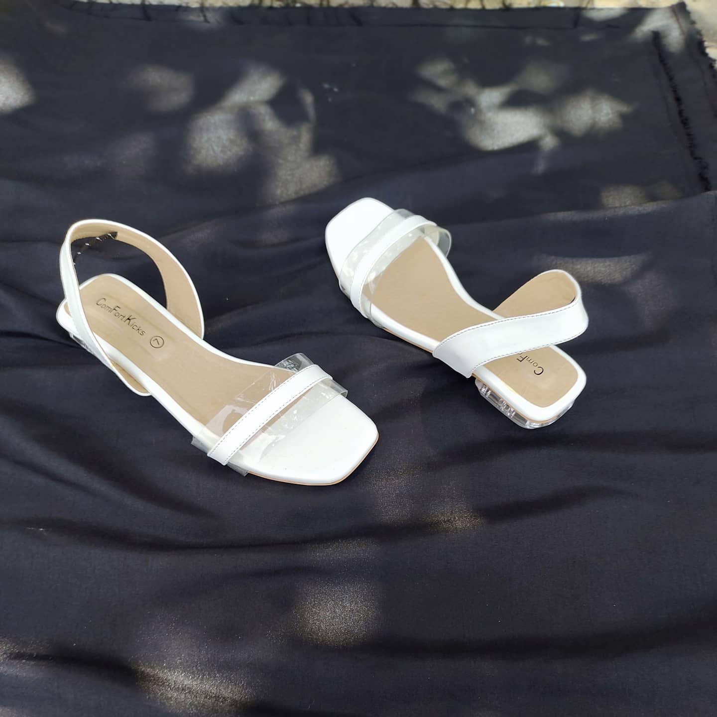 TRANSPARENT SANDEL WITH CRYSTAL HEEL