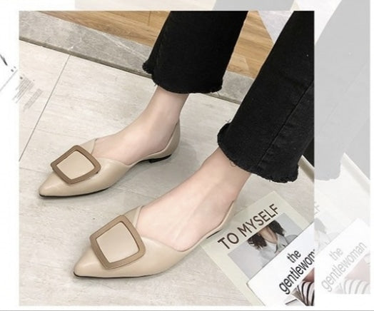 Cream pointed pumps