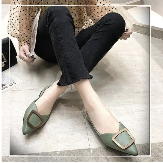Green pointed pumps