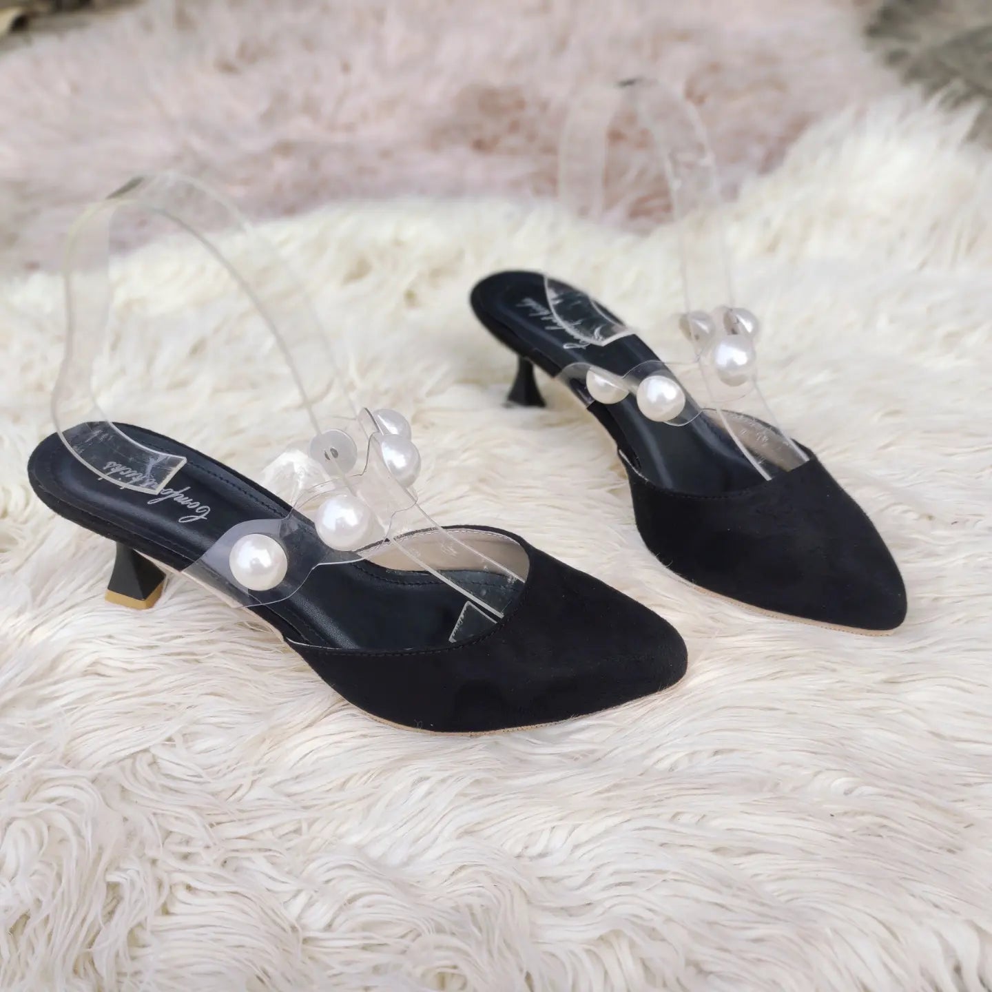 Mules embalished with cut pearl