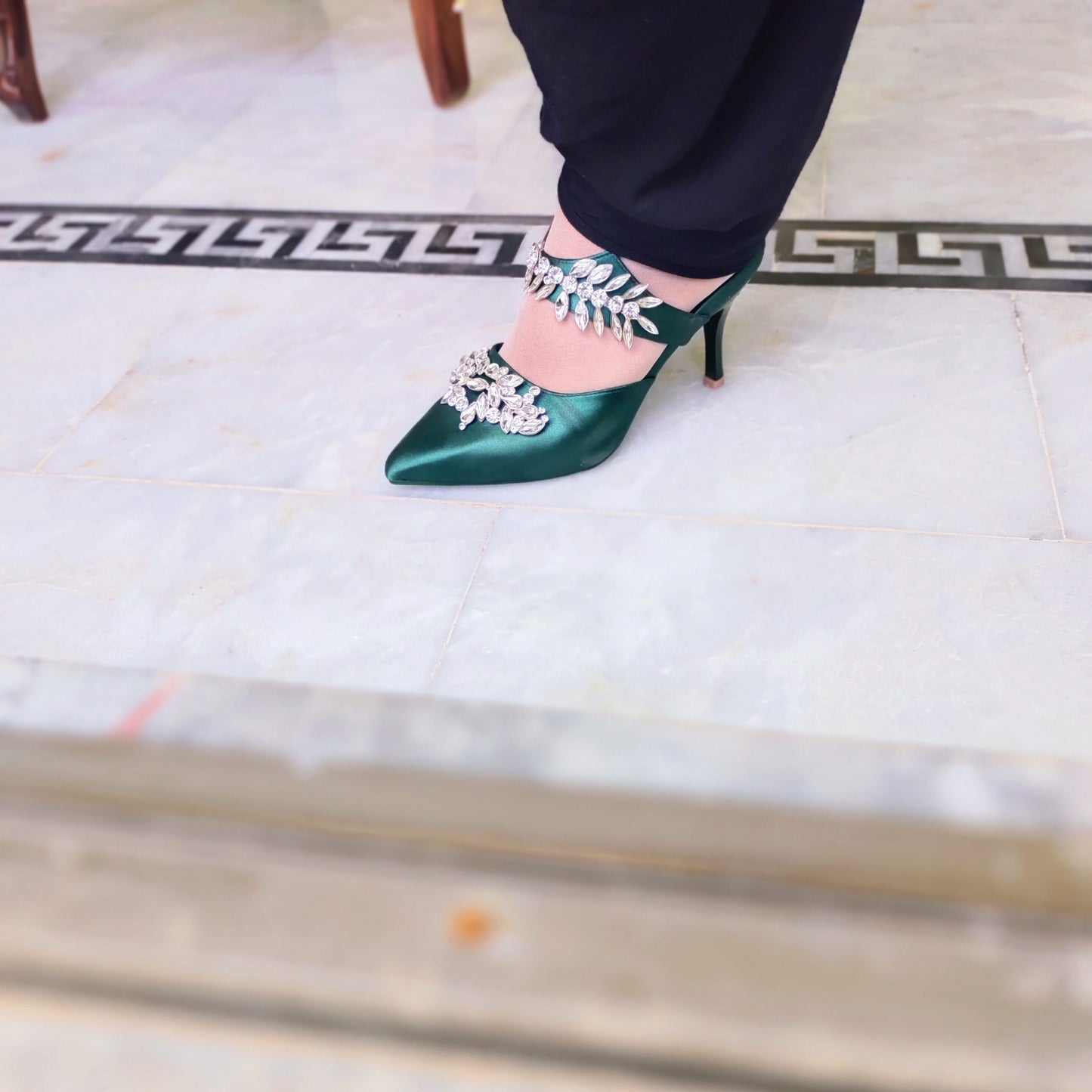 EMBALISHED LUXARY HEEL