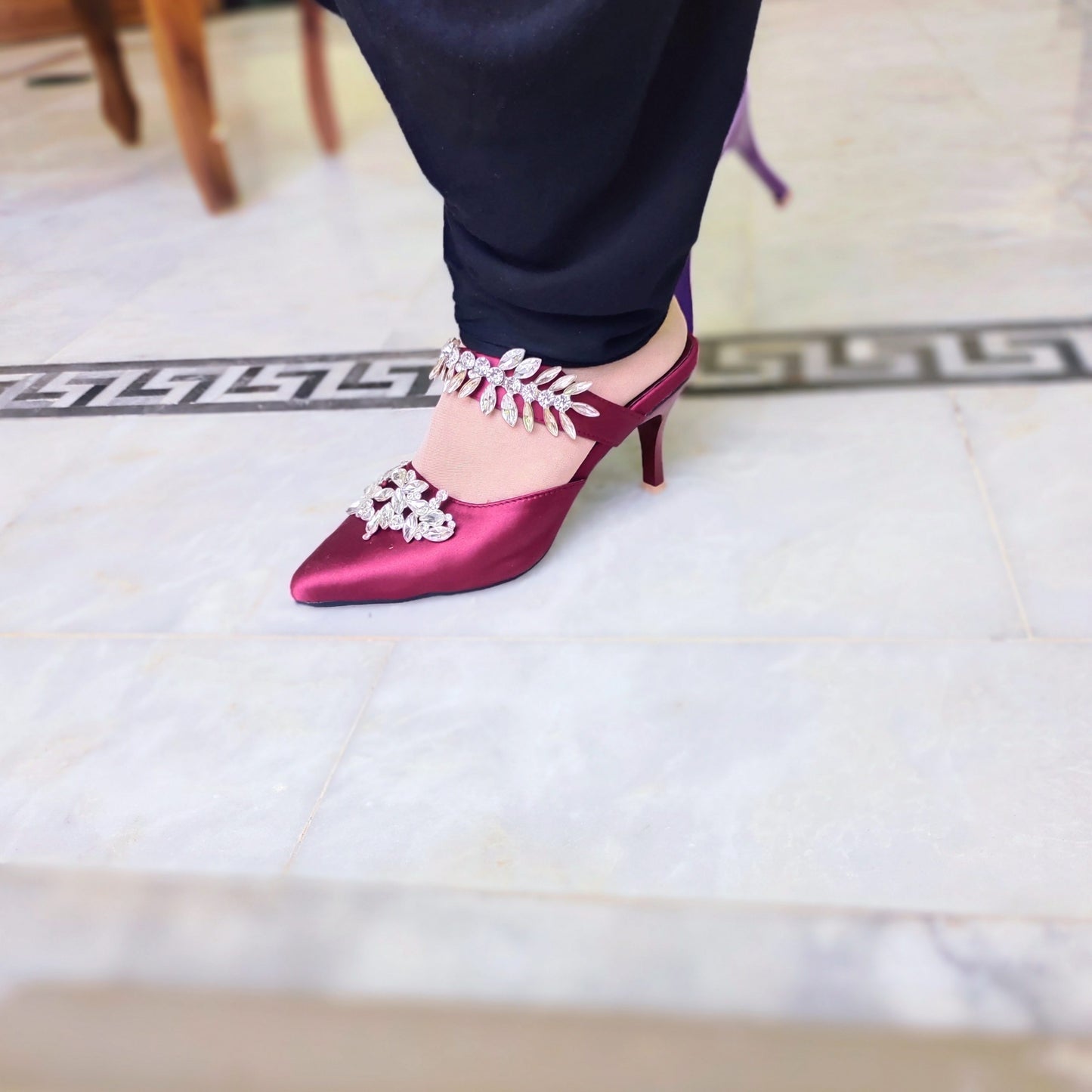 EMBALISHED LUXARY HEEL