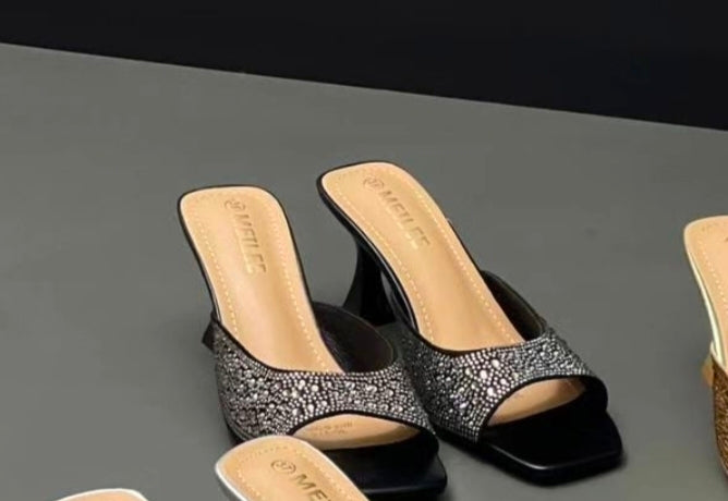 EMBLISHED PATTEN HEEL