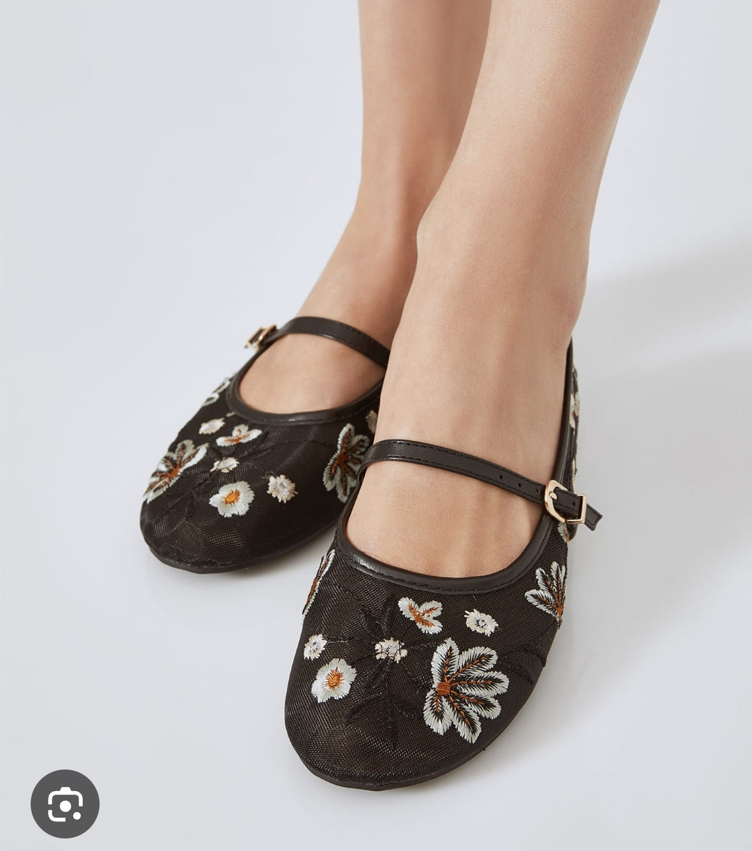 Embroidery floral pumps