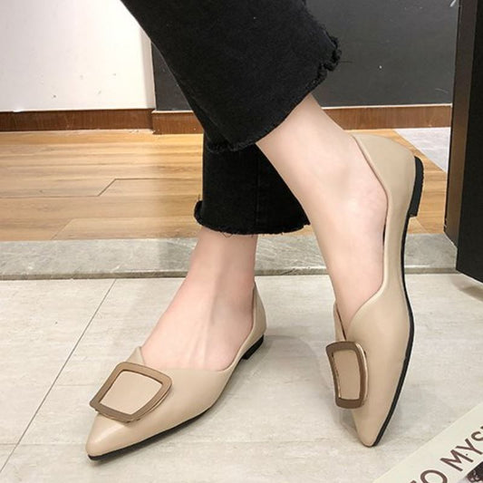 Cream pointed pumps