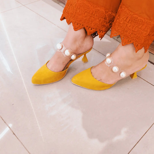 Mules embalished with cut pearl