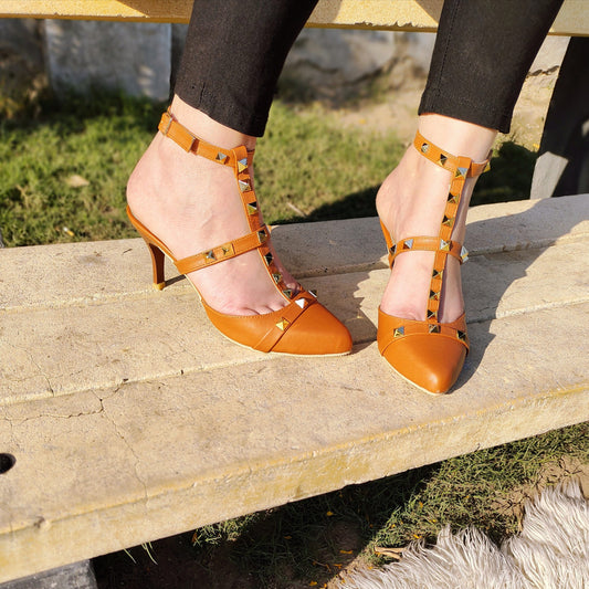 BROWN RIVETS HEELS