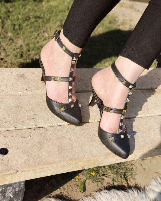 BLACK RIVETS HEELS
