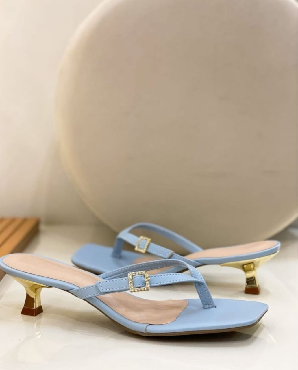 Kitten heel