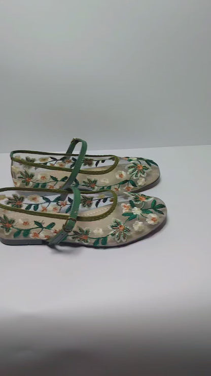 Embroidery floral pumps