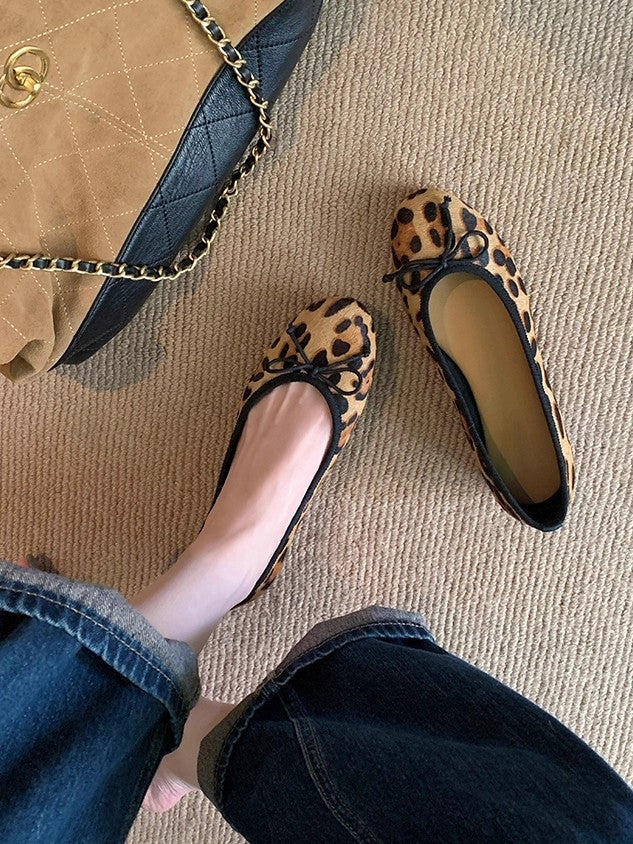 Tiger print pumps